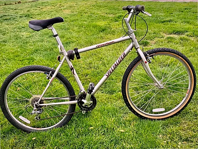 Specialized HardRock Mountain Bike Vintage, 2 New Spare Tires, BELL Seat